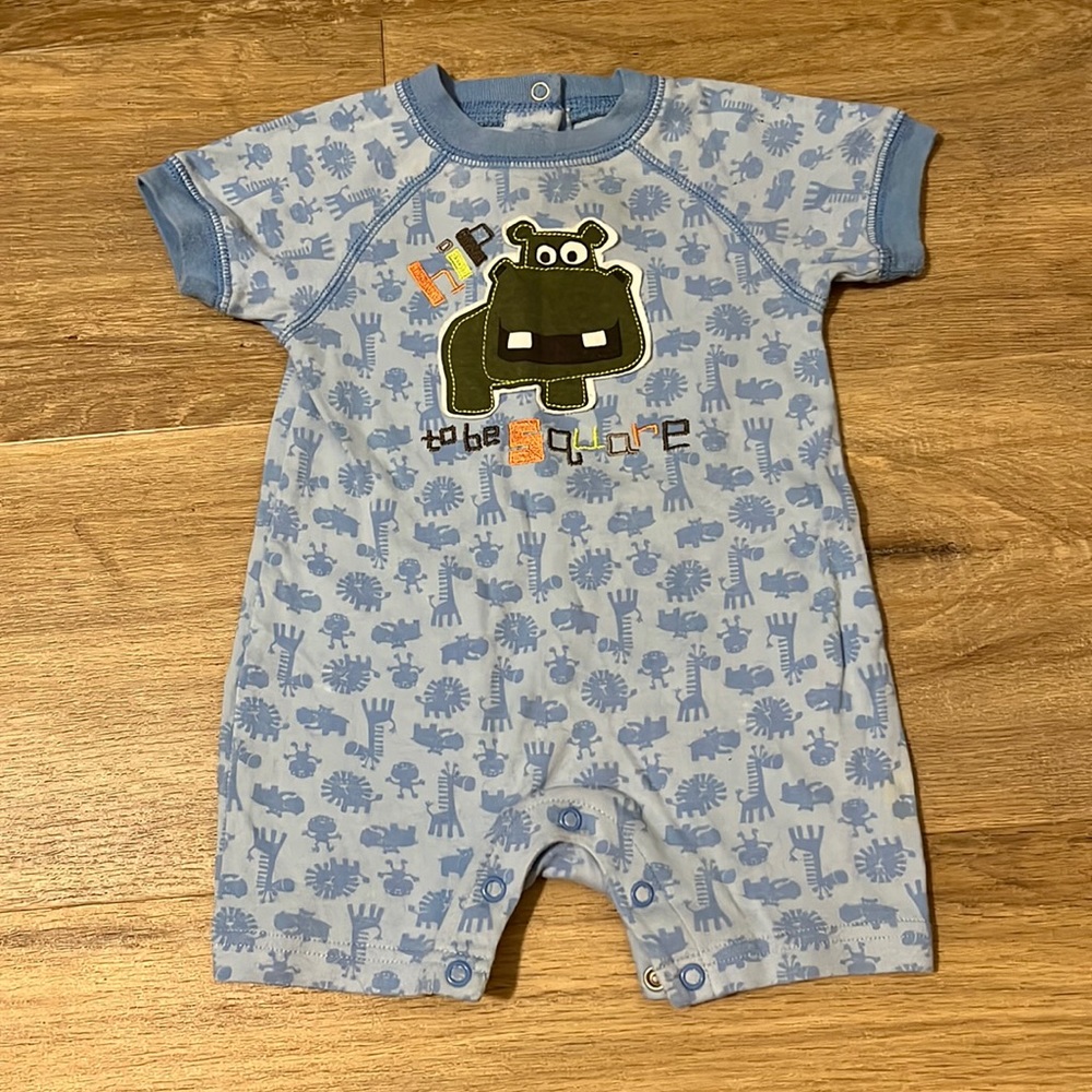 🟠Baby boy one piece outfit. Size 3-6 months